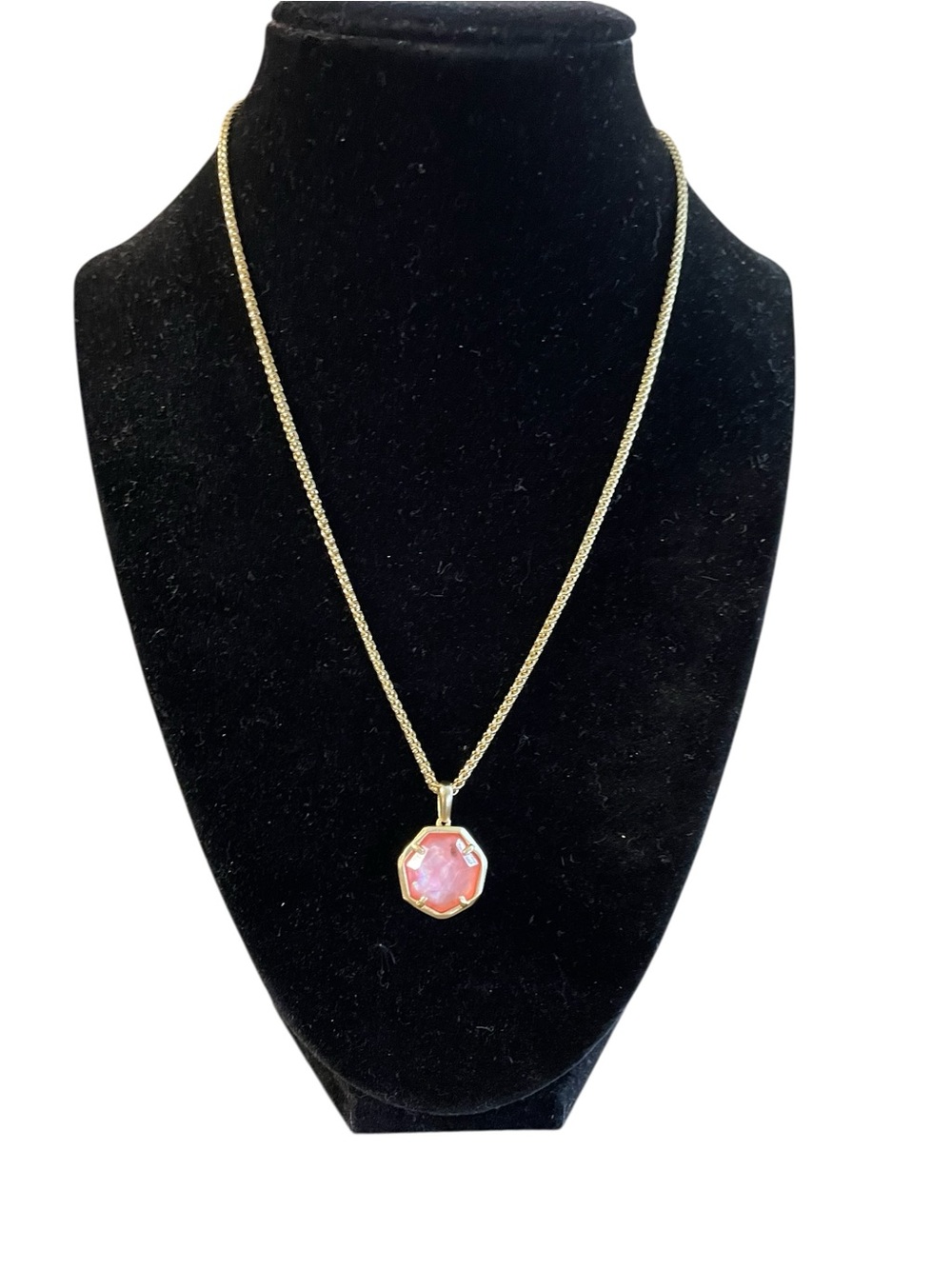Kendra Scott Gold Short Peach Illus Ion Pendant Necklace Peach Pendant Trendy
